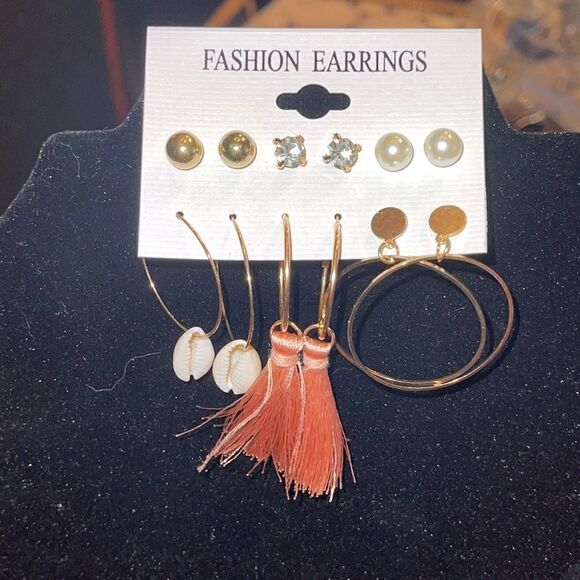 Fashion Earrings.  - Picture 11 of 13
